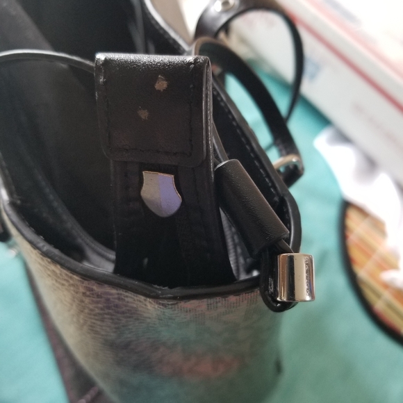 None - Picture 5 of 7